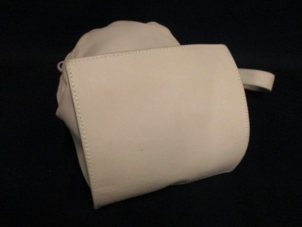ロエベ ショルダーバッグ ベージュ 巾着型 レザー LOEWE