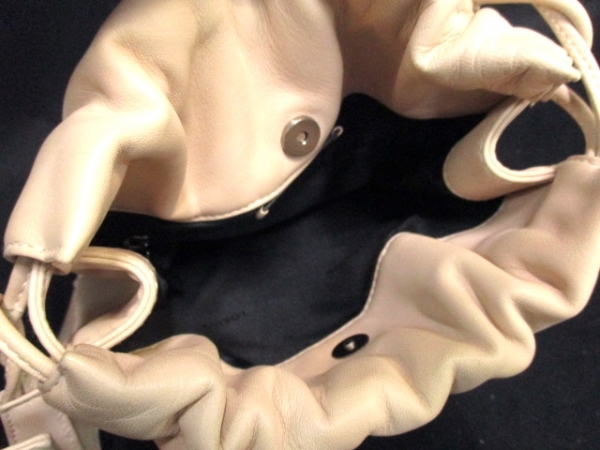 ロエベ ショルダーバッグ ベージュ 巾着型 レザー LOEWE