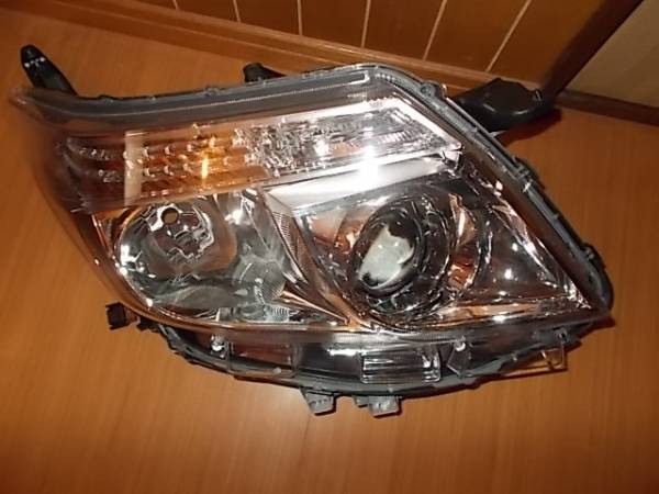 車 80系ノアヘッドライト ジャンク