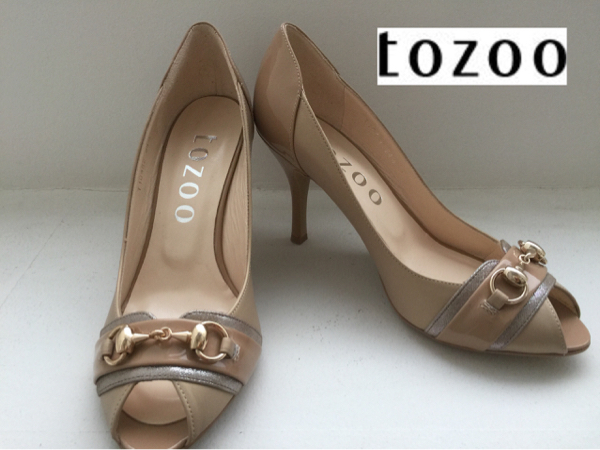 新品トゥズーtozoo オープントゥパンプス 24.5cm ベージュ百貨店