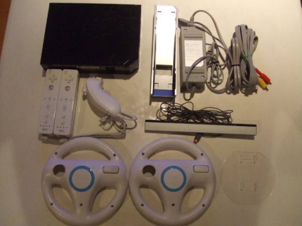 Wii セット(本体・ソフト・マット・ハンドル等) Wii本体+ソフト7本ハンドル付きセット 7/9