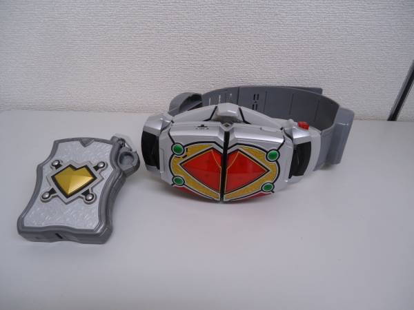 仮面ライダー ブレイド 剣 Dx変身ベルト カリスラウザー 仮面ライダー 売買されたオークション情報 Yahooの商品情報をアーカイブ公開 オークファン Aucfan Com