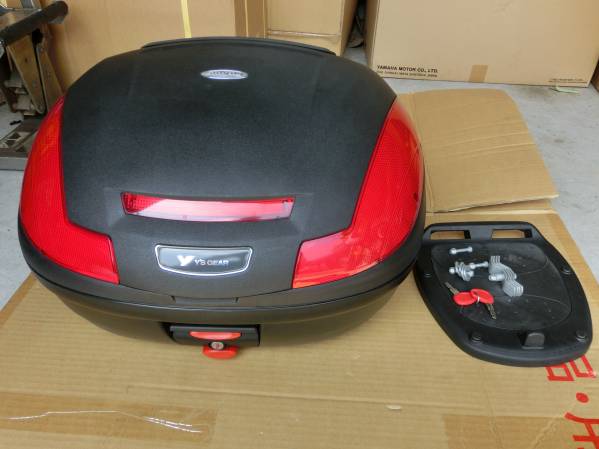 ☆☆　ワイズギア製 リアボックス E47 ブラック ベース付き