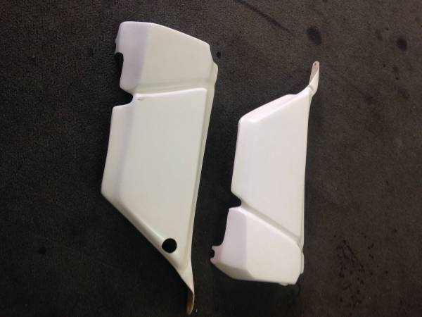 未使用品ゼファー400用Z400FX仕様サイドカバーSET売り切り!