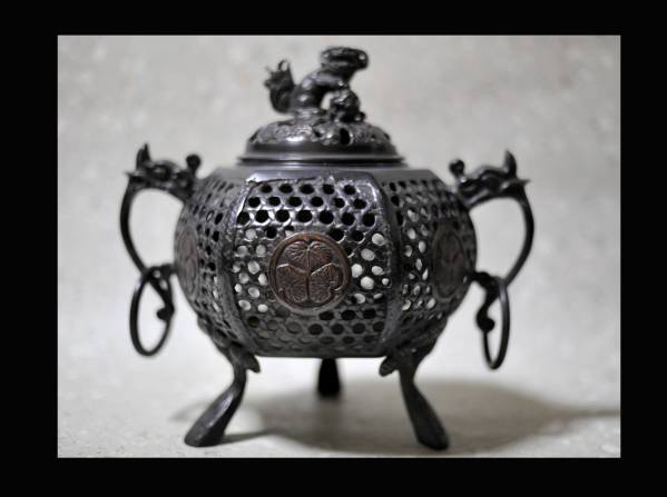 古銅大型葵紋耳付獅子乗り香炉 大明宣徳年 古銅 中国 大明 古銅大型葵紋耳付獅子乗り香炉 大明宣徳年 古銅 中国 大明