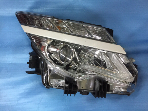 TE52 エルグランド 右 ヘッドライト ジャンク