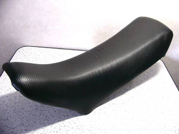 ■KAWASAKI KDX250R■カーボンタイプ張替済ハイシートです。