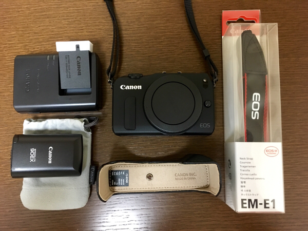 EOS M ダブルレンズキット Canon Kiss ブラック | CANON ミラーレス