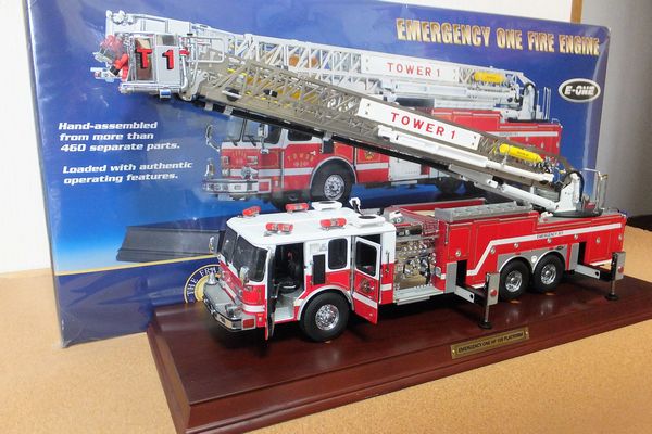 EMERGENCY　ONE　FIRE　ENGINE　★消防車★　1/32