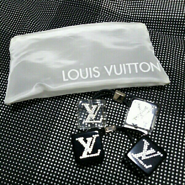 ★ルイヴィトン♪可愛いCUBE型ヘアーゴム2個セットポーチ付き★