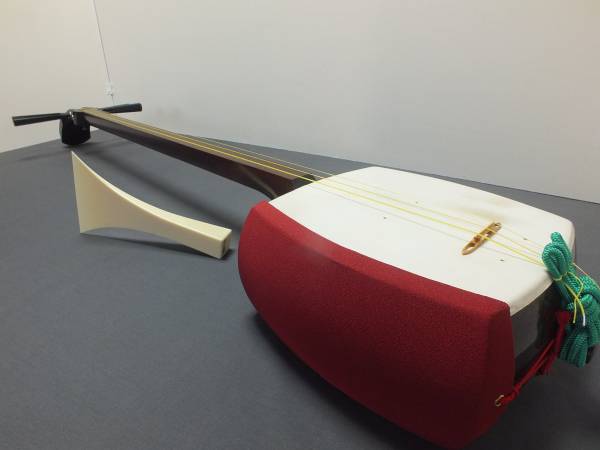 宅送] 逸品☆高級紅木中棹三味線☆金ボソ東さわり☆綾杉胴☆ケース付き