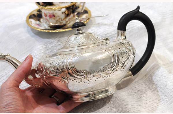 英国アンティーク銀器【純銀】1846年　ティーポット_2
