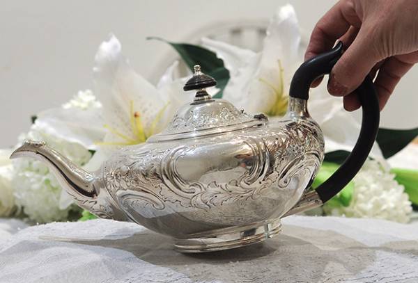 英国アンティーク銀器【純銀】1846年　ティーポット_3
