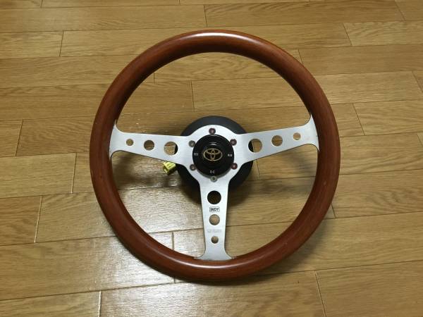 momoウッドステアリングINDY ステアリング ステアリング、ハンドル関連