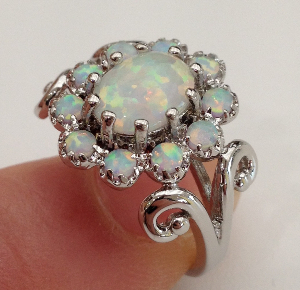 ホワイトファイヤーオパールの指輪 12号