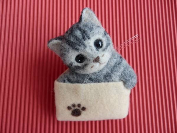 羊毛フェルト ねこ ブローチ ハンドメイド ①
