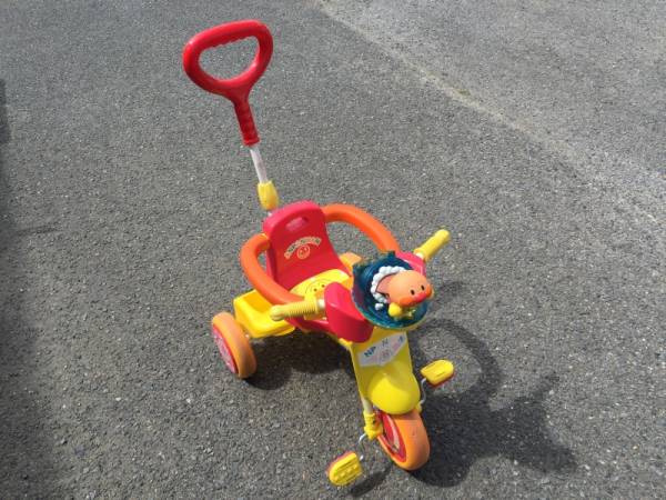 アンパンマン★　かじ取り棒付き★　三輪車　中古品