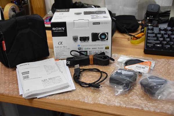 NEX-5Tパーワーズームレンズキット+55-210mm F4.5-6.3 外箱つき_3