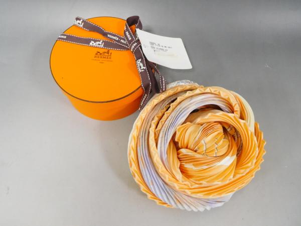 新作のアウトレット限定商品 HERMES スカーフ プリーツ 箱付 オレンジ