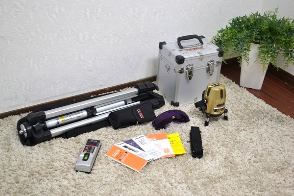 ☆美品 タジマ 高輝度レーザー墨出し器 GT2BZ-I 受光器&三脚