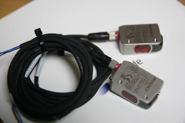 キーエンス　中古・アンプ内蔵型CMOSレーザセンサ LR-ZB250CN　