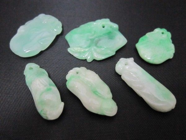 中国○時代物!天然翡翠☆彫刻5個☆桃、野菜○ペンダントトップ 翡翠