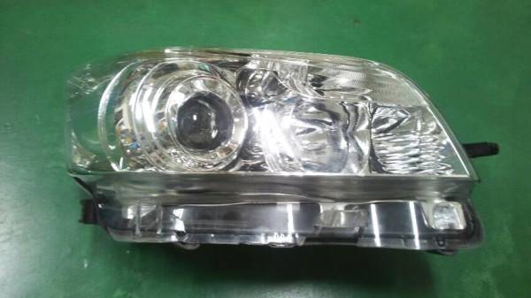 カローラルミオンNZE151N前期ヘッドライト左右12-540 中古 NZE151N/ルミオン純正 ヘッドライト HID用 RH/右側 傷有 NZE151N