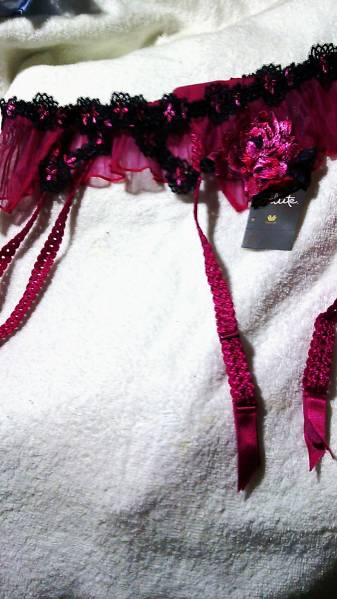 ワコールサルート73G★アンバールーム★ガーターベルトＰＲ