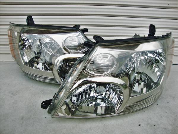 美品 アルファード10系 前期 純正HID 【クリア塗装済み】　