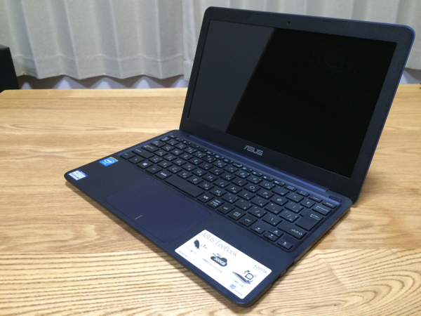 ASUS X205TAブルー