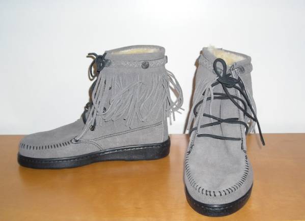 ミネトンカのスエード本革アンクルムートンブーツ☆グレイ☆US8