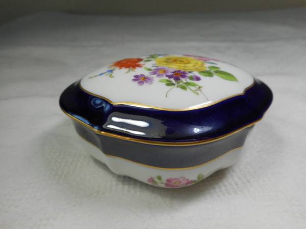 ドイツ　マイセンの小物入れ マイセン 小物入れ Meissen - 公式オンラインショップ ⁄ 花 スミレ