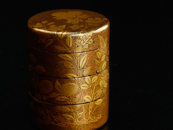 流】香道具 漆塗蒔絵 重香合 時代物 IJ271 梨地に菊蒔絵 五段