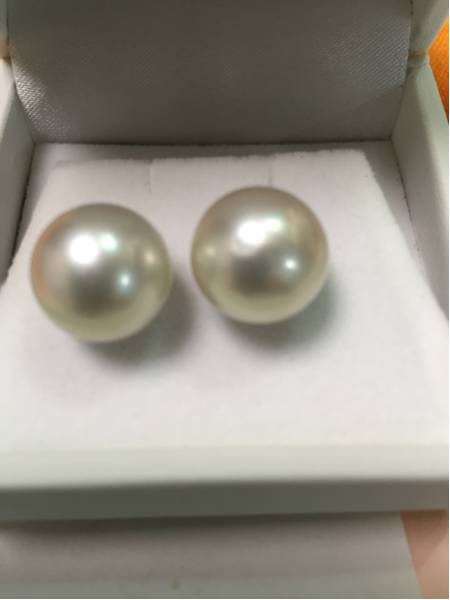 白蝶貝南洋真珠ピアス