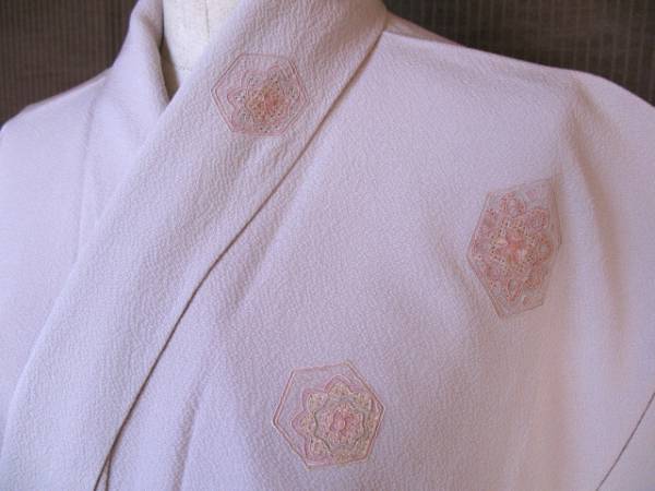 66 美品 縮緬正絹 高級付下げ スワトウ刺繍 亀甲華文散らし