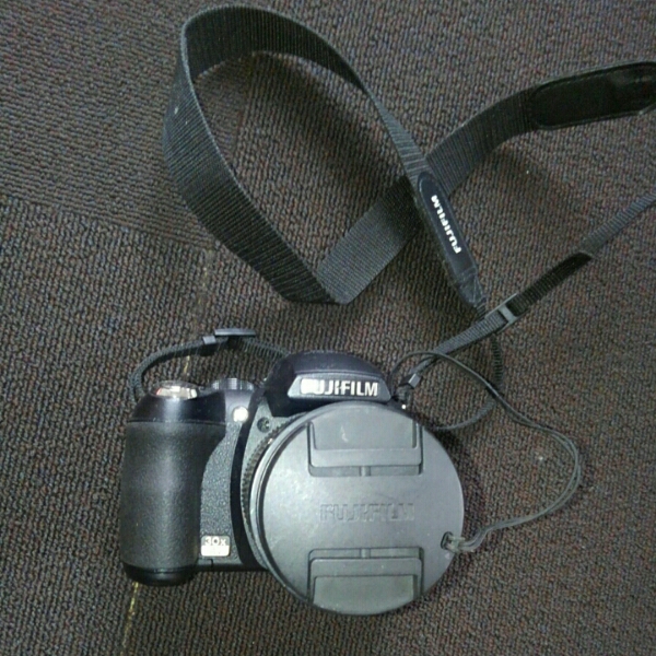 FUJIFILM HS10　中古　カメラカバー付き