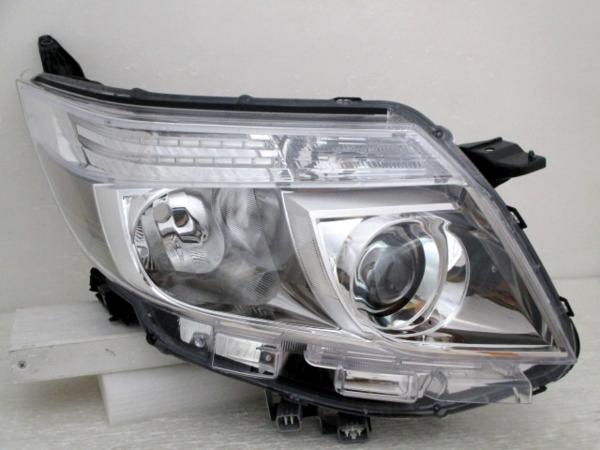 即決 ノア 80 純正 右 ヘッドライト LED (M004425) 80系 ノア 前期