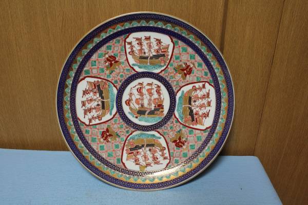 美品 古伊万里風 南蛮人黒船文 大皿 30cm 飾り皿 骨董○古伊万里金襴手