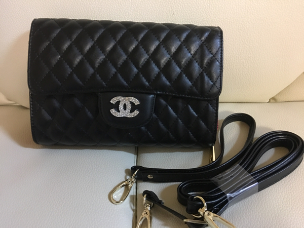 CHANEL ノベルティ財布　当日発送 新品☆シャネルショルダーバッグお財布スマホ ノベルティ CHANEL