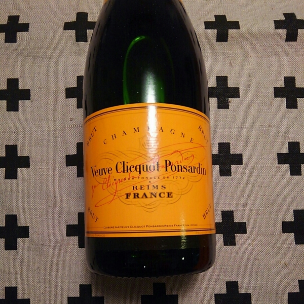 Veuve Clicquot ヴーヴクリコ イエローラベル 750ml シャンパン 110925