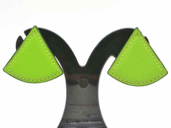 本物 HERMES レザー 三角 イヤリング グリーン ゴールド