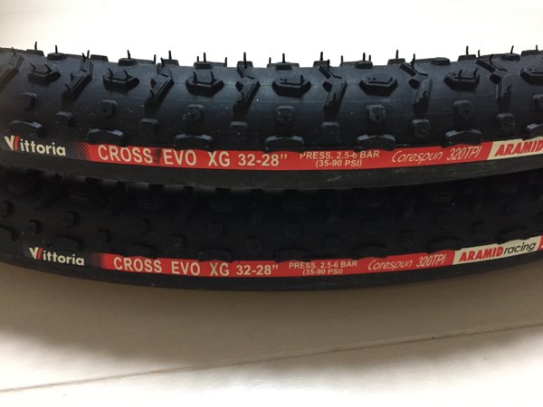 vittoria CROSS EVO XG 32-28” シクロクロス用 700-32c