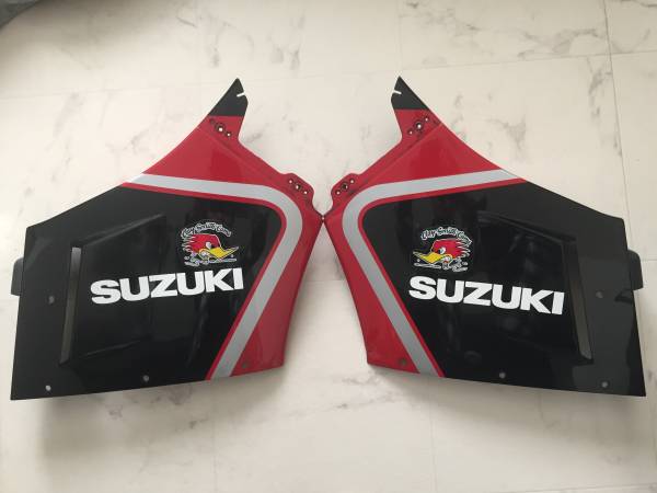 ★☆'87 GSX-R1100 GU74Aサイド カウル　L・R☆★