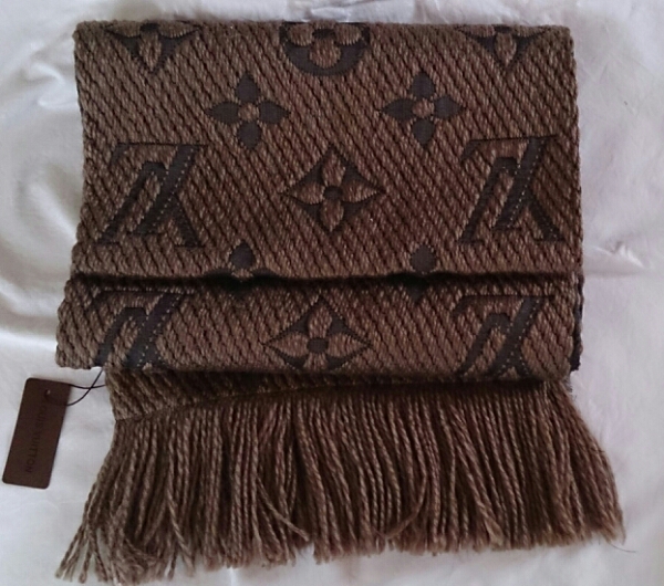 超美品 ロゴマニアマフラー