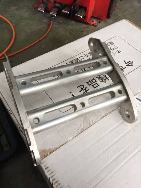 マジェスティ125 DCRエンジンハンガー