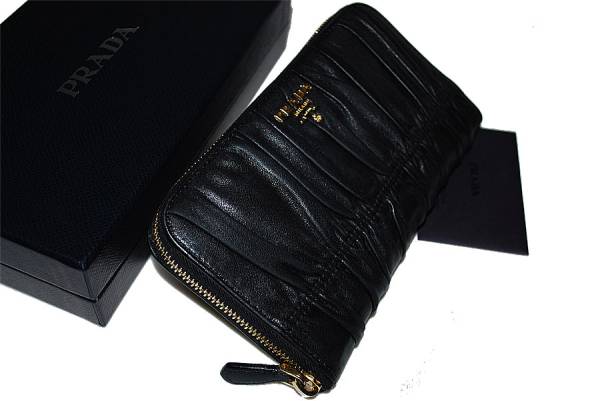 ★美品★プラダ ギャザー メタルロゴ レザー ラウンド 長財布★