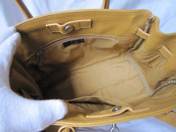 イタリア製・高級レザーハンドバッグ南京錠付き（ライトブラウン）美品