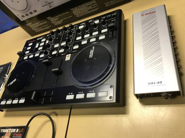 VESTAX VCI-100とVAI-40オーディオインターフェイスのセット Vestax VCI-100とVAI-40のセットジャンク？