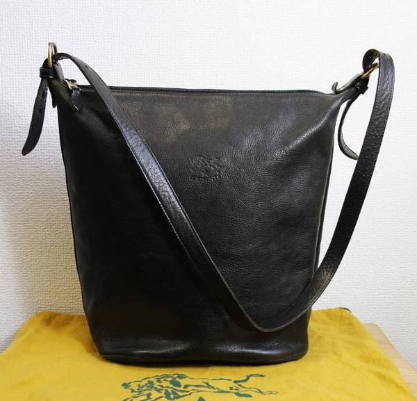 美品◇IL BISONTE イルビゾンテ◇レザー バケツバッグ◇黒 