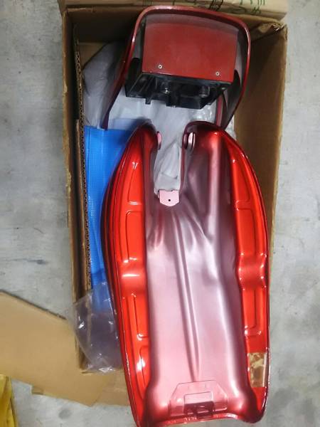 GS400 国内物 箱付き キャンディーレッド タンク新品 スズキ 